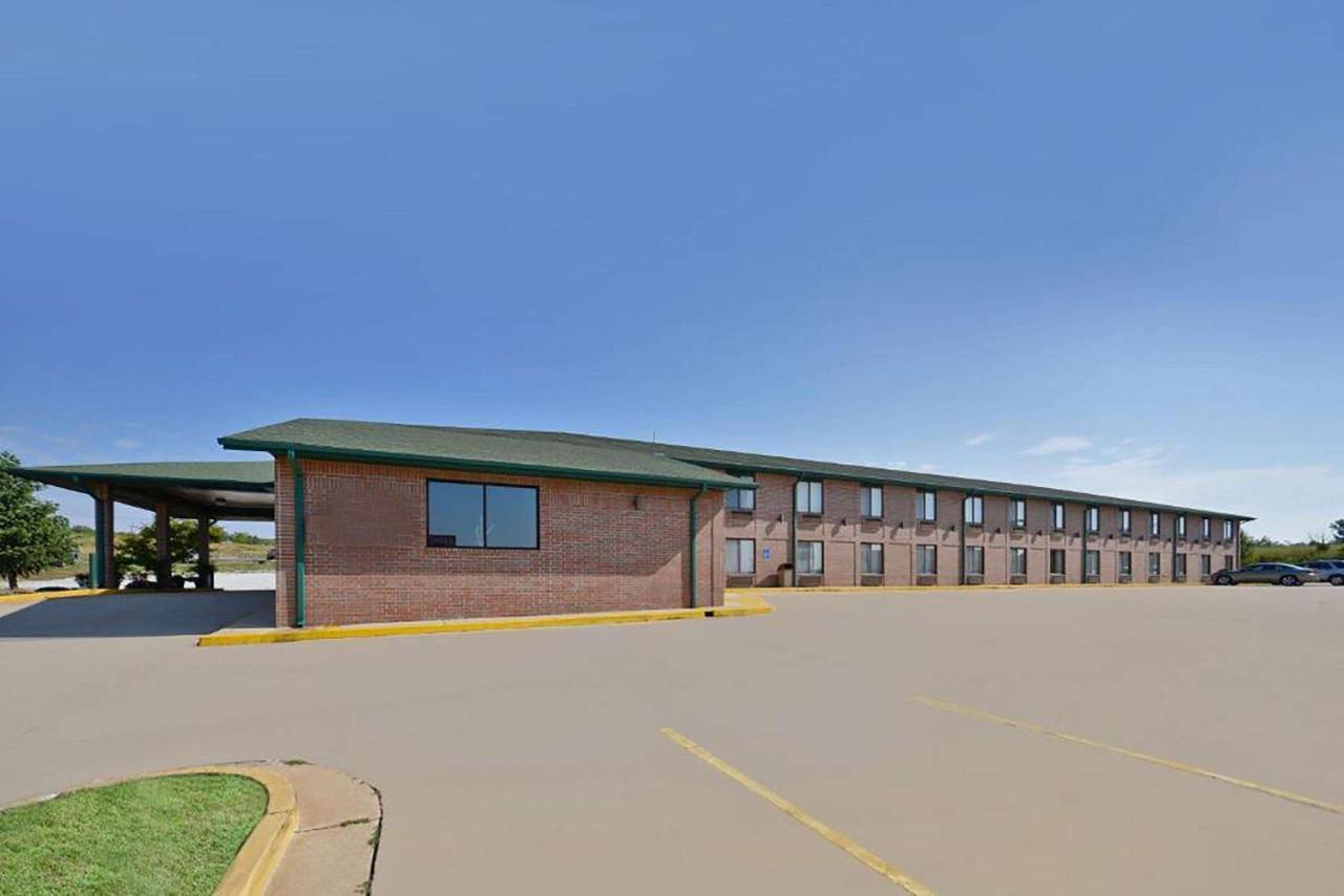 Days Inn By Wyndham Ozark Springfield Exteriör bild