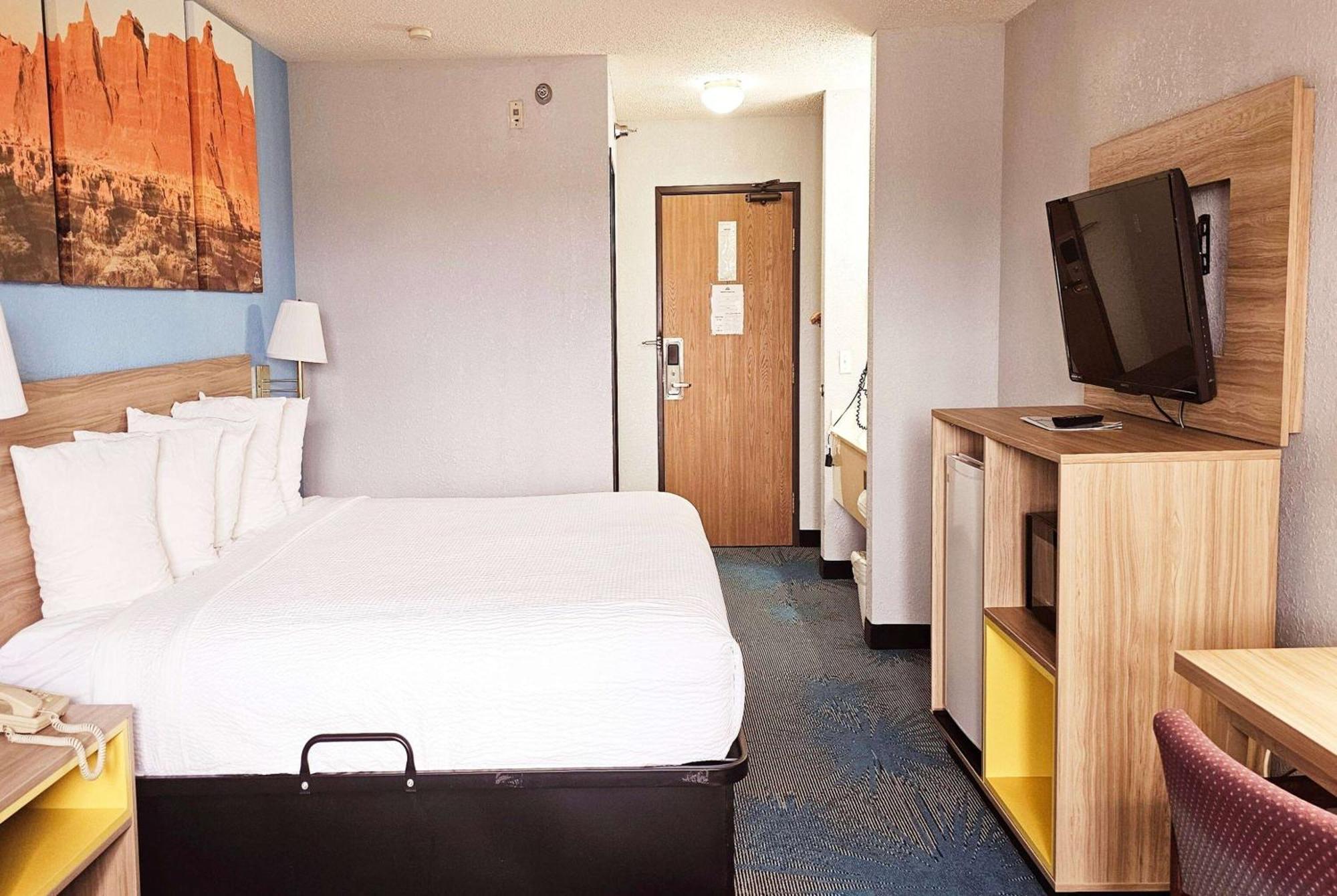 Days Inn By Wyndham Ozark Springfield Exteriör bild