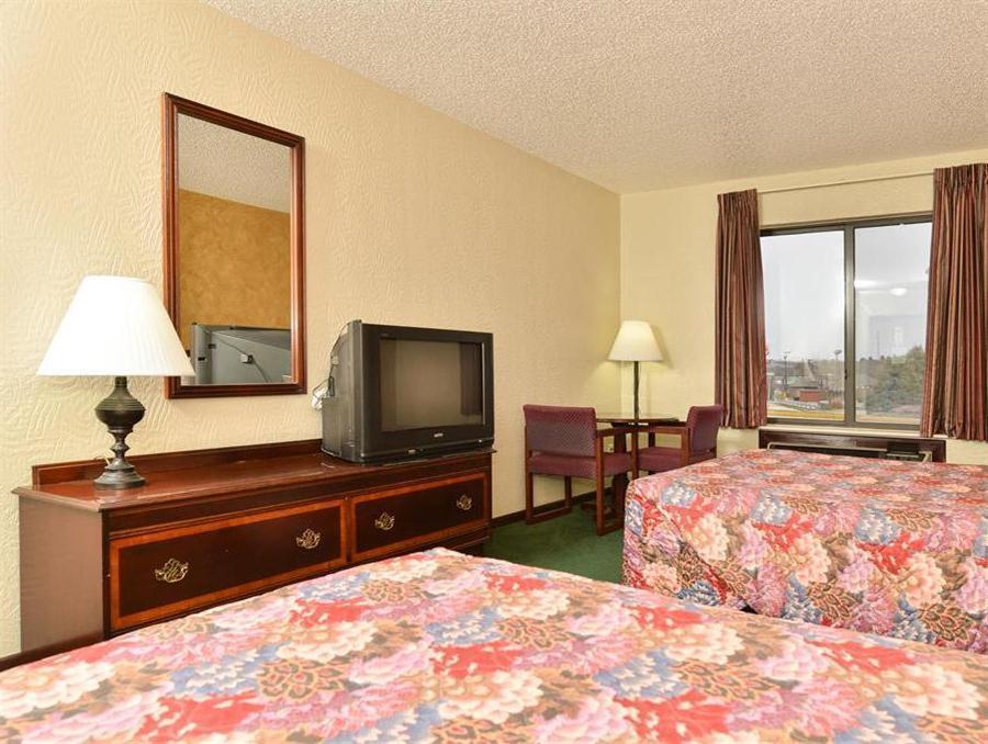Days Inn By Wyndham Ozark Springfield Exteriör bild